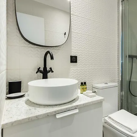 Saint Charles Expo Apartment